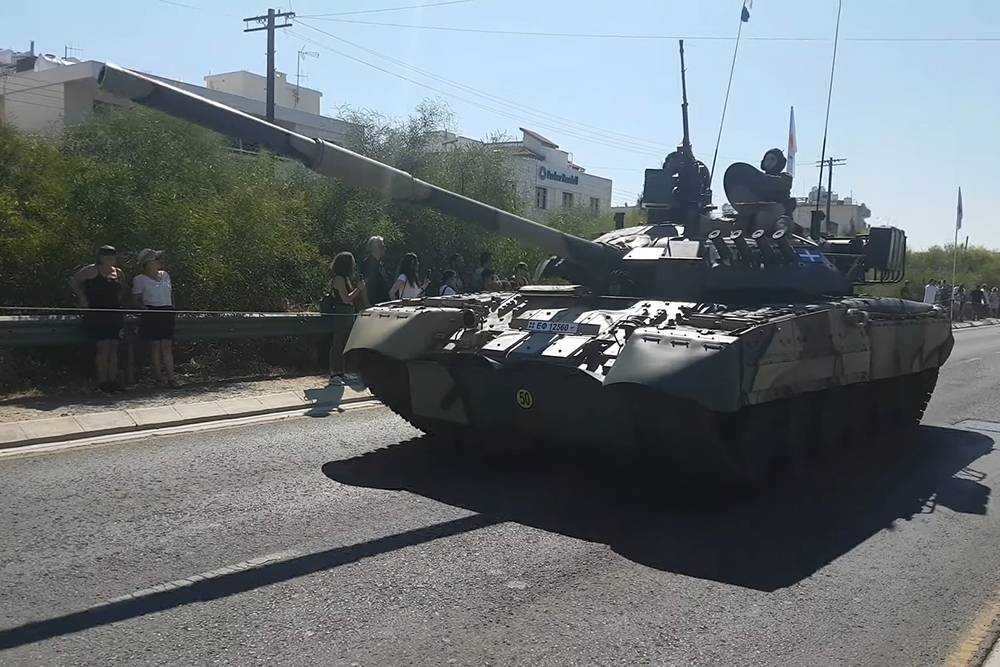 Сербские САУ NORA В-52 будут поддерживать Т-80У и БМП-3 на Кипре