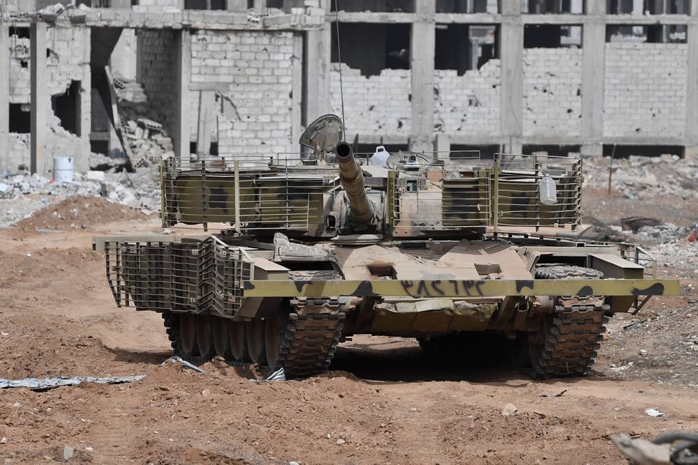 Видео: управляемая ракета боевиков попала в сверхзащищенный Т-72 Adra
