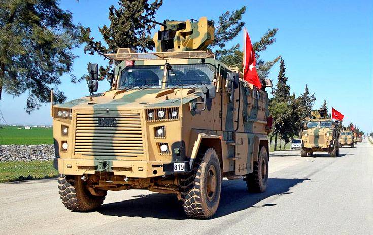 Российские военные под конвоем выдворяют турецкий спецназ
