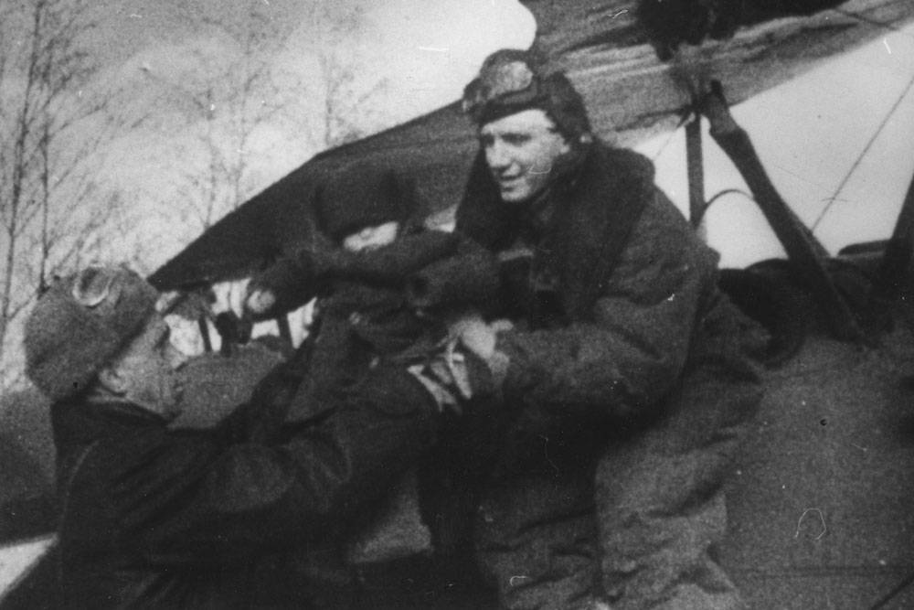 Подвиг Мамкина: как охваченный огнем летчик посадил самолет с детьми