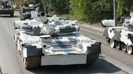 Танки Т-80БВ в Екатеринбурге впервые представлены в непривычном камуфляже