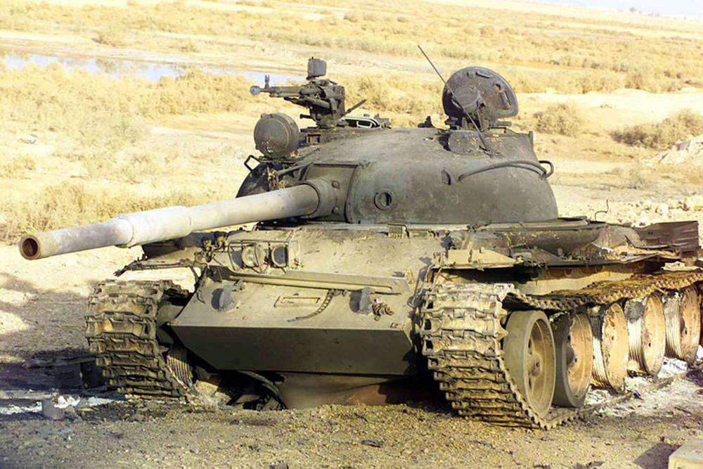 Т-62 выстрелил после попадания в него ракеты в Йемене