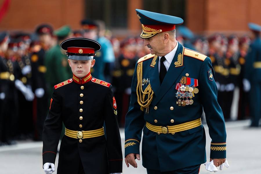 Возможно ли стать офицером без военного образования?