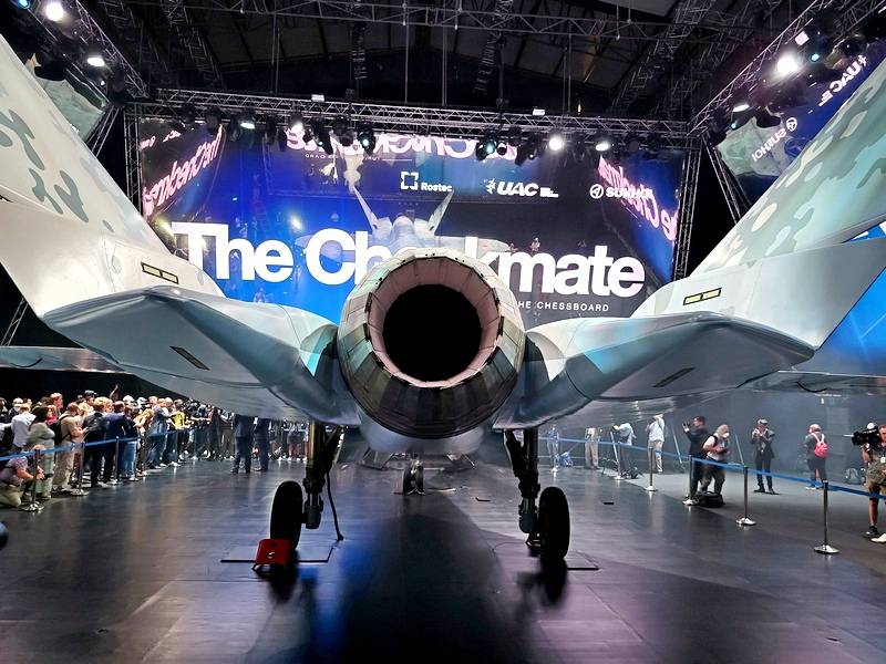 Хвост российского истребителя Су-75 – ключ к его незаметности