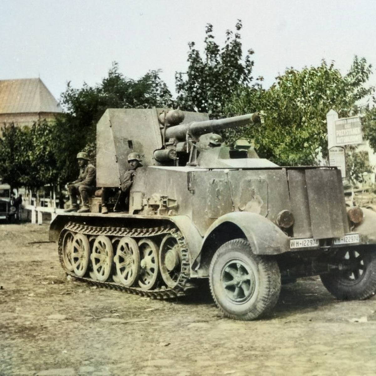 Полугусеничная зенитка вермахта 8,8 cm Flak 18 Sfl. Auf Zugkraftwagen 12t