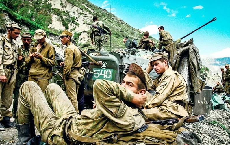 Как лейтенант повел бойцов на прорыв? Игорь Сарычев и его подвиг