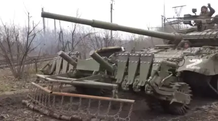 Т-80БВ получили новые противоминные тралы и защитные "зонтики"