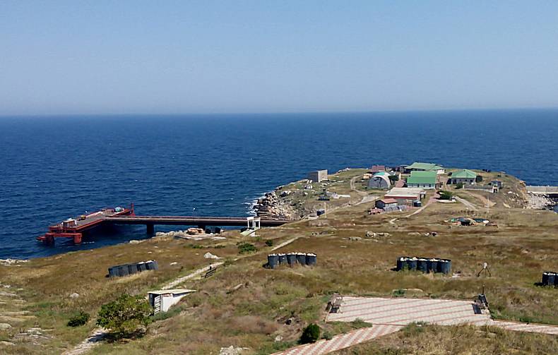 Каковы последствия оставления острова Змеиный