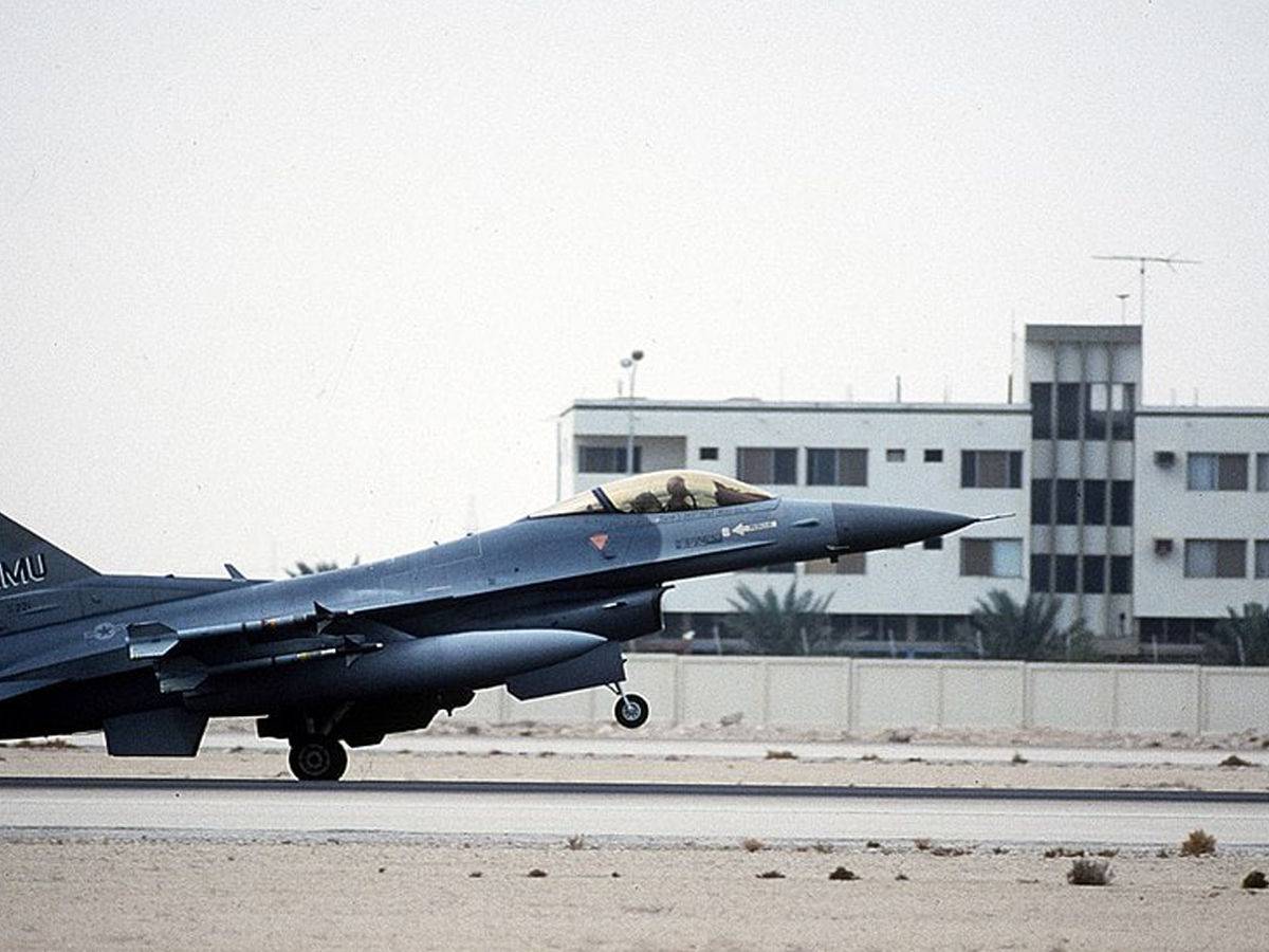 Bulgarian Military: РФ нейтрализует украинские F-16, проделав дыру в ВПП