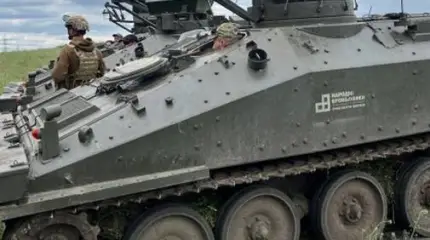 Поставленные британцами БТР FV103 Spartan горят, как и американские М113