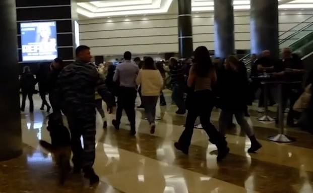 Почему сотрудник МВД с собакой покинул «Крокус» в момент нападения?