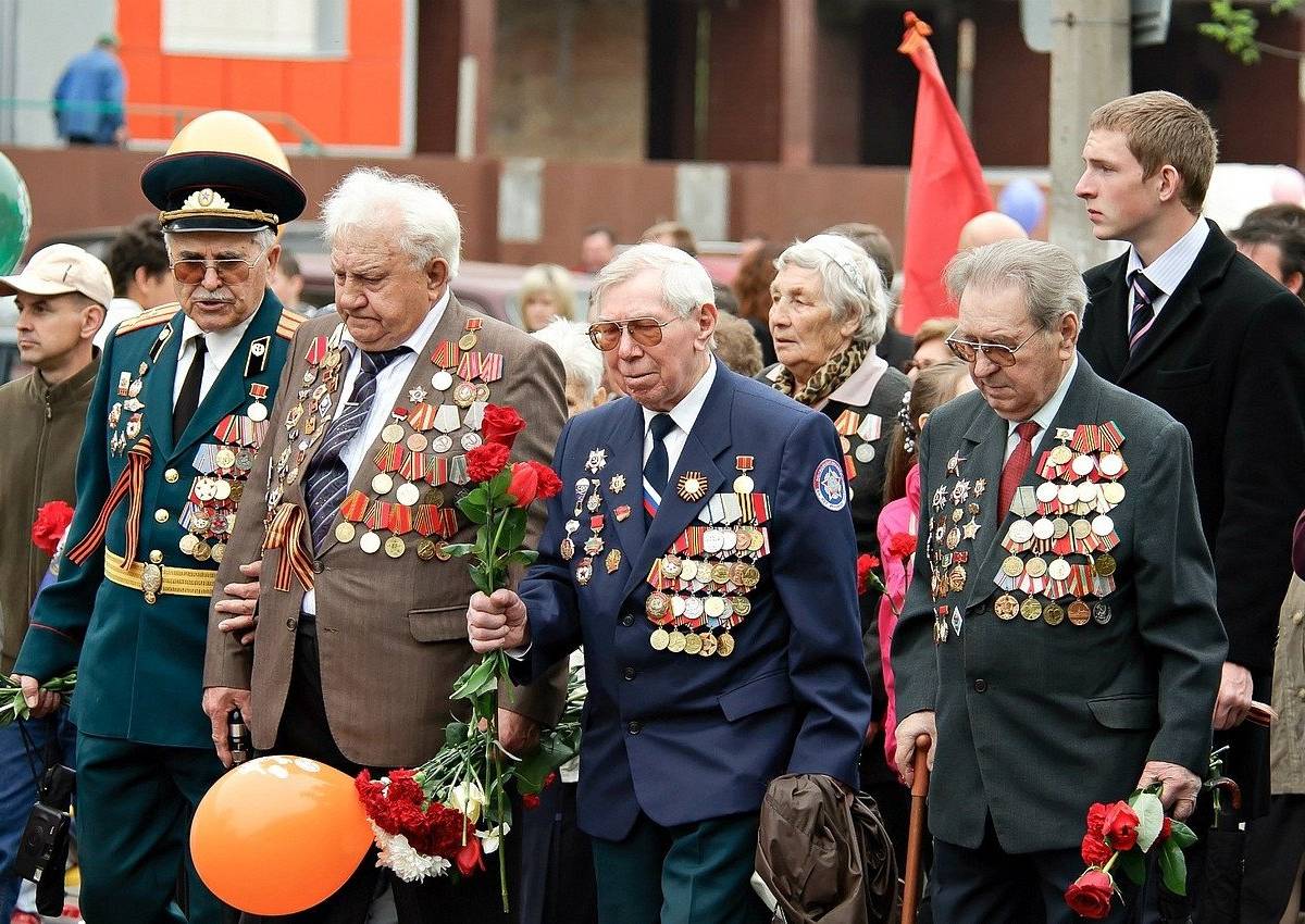 Удостоенные Славы, жили скромно ветераны…