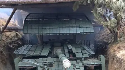Танк Т-62М стал "бронтозавром" с козырьком из "реактивной брони"