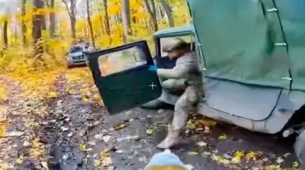 Водителю американского Humvee дрон-камикадзе влетел прямо в лицо