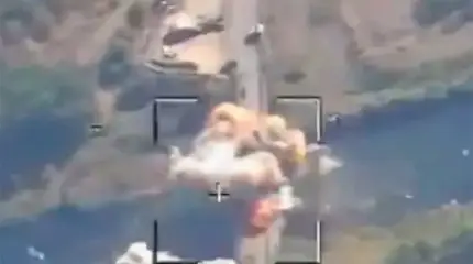 Появилось видео поражения моста в Покровском управляемыми авиабомбами