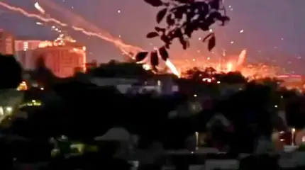Массированный удар по Киеву начался с мощных взрывов "Гераней" и пожаров