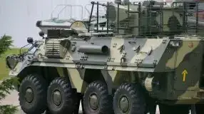 БТР-4 ВСУ завяз в инженерных сооружениях и попал под удары наших дронов