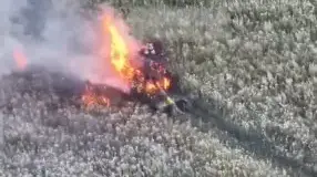 После снайперского попадания дрона танк ВСУ вспыхнул как огромный костер