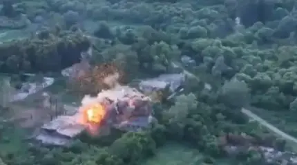 ВКС бьют по врагу бомбами с реактивными двигателями и дальностью 200 км