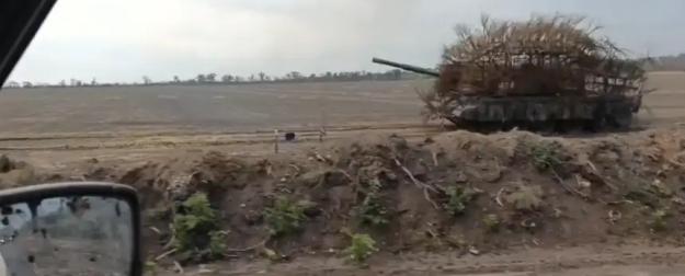 Броня - крепка, "ежи" - быстры:Доработанный Т-62М показал себя на грунтовке