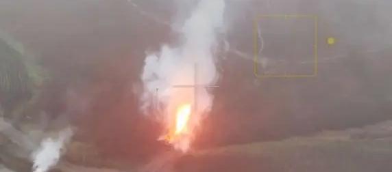 Огненный столб высотой 15 метров над танком ВСУ сняли на видео