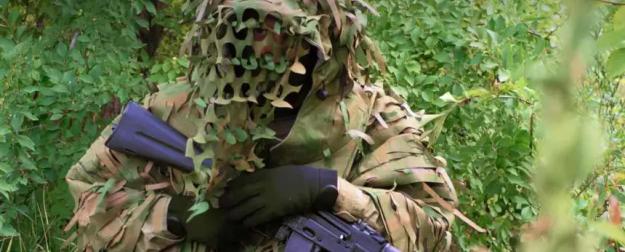Революция в маскировке на СВО: накидка-невидимка стирает бойца с радаров
