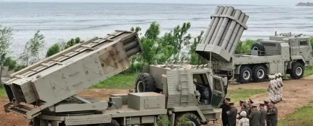 В КНДР показали аналог HIMARS и небольшие крылатые ракеты с ИИ