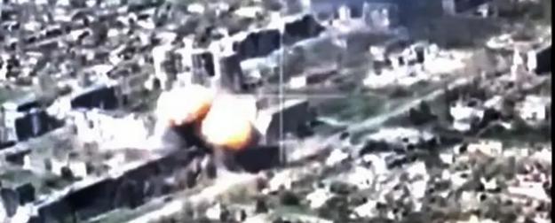 Российская бомба весом в 1500 кг обвалила часть многоэтажки с боевиками ВСУ