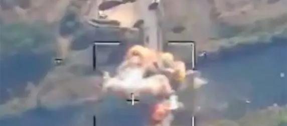 Появилось видео поражения моста в Покровском управляемыми авиабомбами Появилось видео поражения моста в Покровском управляемыми авиабомбами