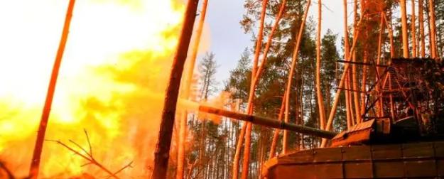 «Русские тремя колоннами наступают на Славянск» «Русские тремя колоннами наступают на Славянск»