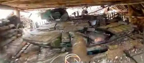 Дроноводы показали мастер-класс по уничтожению спрятанного в укрытии Т-64