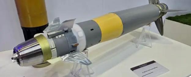 Запущенная с "Иноходца" ракета Х-БПЛА (ТКБ-1030) сожгла бронемашину ВСУ Запущенная с "Иноходца" ракета Х-БПЛА (ТКБ-1030) сожгла бронемашину ВСУ