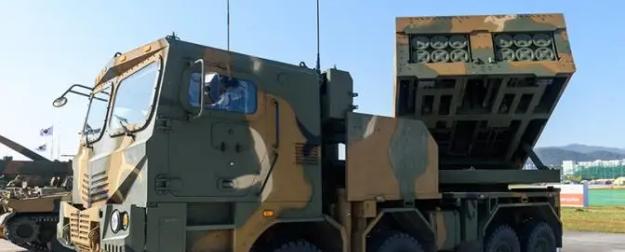 Эстония начинает угрожать Петербургу: Таллин покупает РСЗО покруче HIMARS