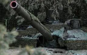 Появилось фото доработанного в полевых условиях Т-90М с "мангалом"