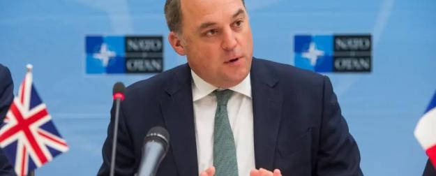 Какие войска на Украину? Не хватает даже грузовиков! - Уоллес