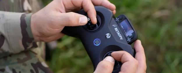 Гусеничный «МУСТ»: в РФ создали платформу для запуска FPV-дронов на 20 км