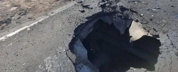 ПВО в Киеве словно испарилось, а в полотне Северного моста видны пробоины