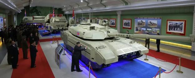 У танка КНДР нового поколения "Чхонма-2" появился КАЗ с 12 контрбоеприпасам