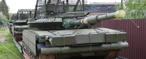 Т-80БВМ нового поколения: ВС РФ отправили бронетехнику с усиленной защитой Т-80БВМ нового поколения: ВС РФ отправили бронетехнику с усиленной защитой