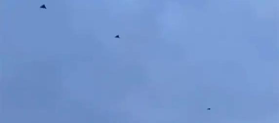 Появилось видео пролета группы из семи "Гераней" Появилось видео пролета группы из семи "Гераней"