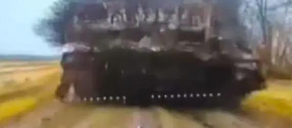 Украинский Т-72 превратили в "танк-еж", но его все равно уничтожили