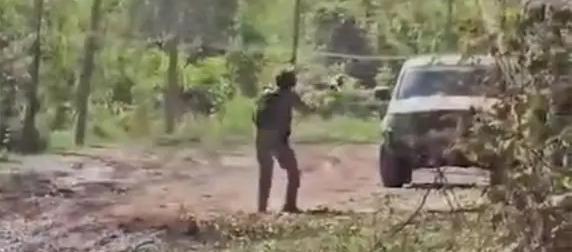 Дрон подорвал автомобиль на глазах боевика, пытавшегося его сбить