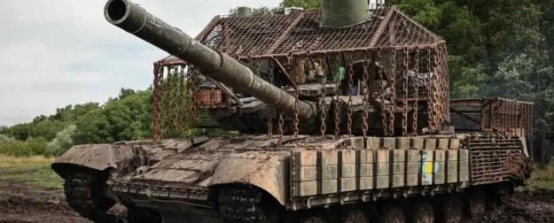 Устройство, похожее на обычное пластиковое ведро, замечено на Т‑64 ВСУ