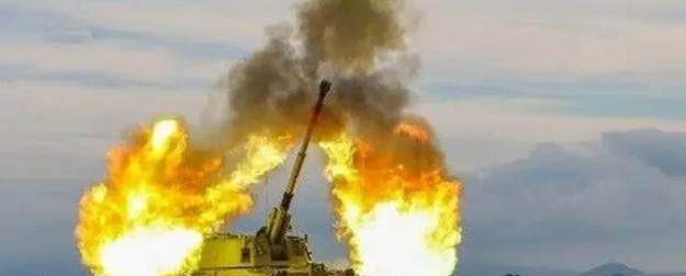 Бьющую на 65 километров 155-мм самоходку "Чучхе-107" показали в КНДР