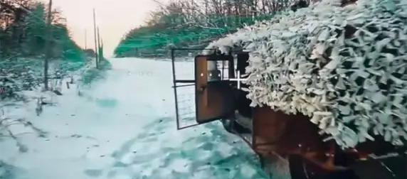 Российский дрон влетел в Humvee через открытую дверь водителя