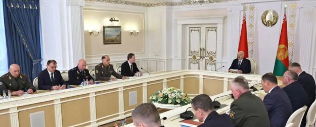Белоруссия усиливает свою армию без перехода на военные рельсы