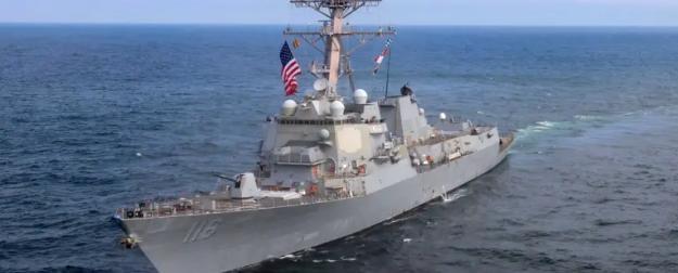 Эсминец США не дает танкеру "теневого флота" зайти в Венесуэлу