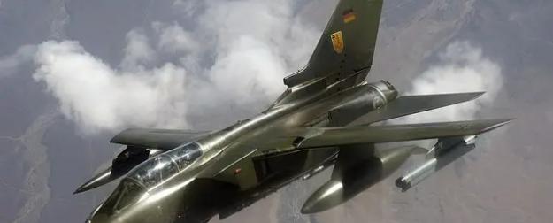 "Ядерными" бомбардировщиками Tornado, возможно, заменят Су-24 на Украине