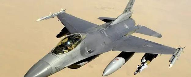 Ракета "воздух-воздух" разорвала пополам F-16 ВСУ над Сумской областью