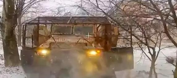 От броневика из США после взрыва осталась лишь рама с колесами